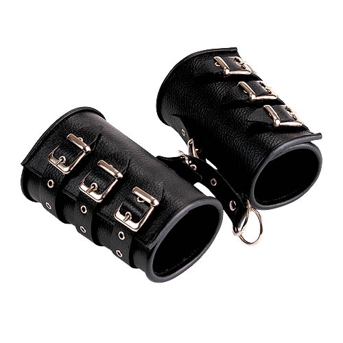 Sitabella TRIPLE STRAP WIDE LEATHER HANDCUFFS BLACK WITH RING